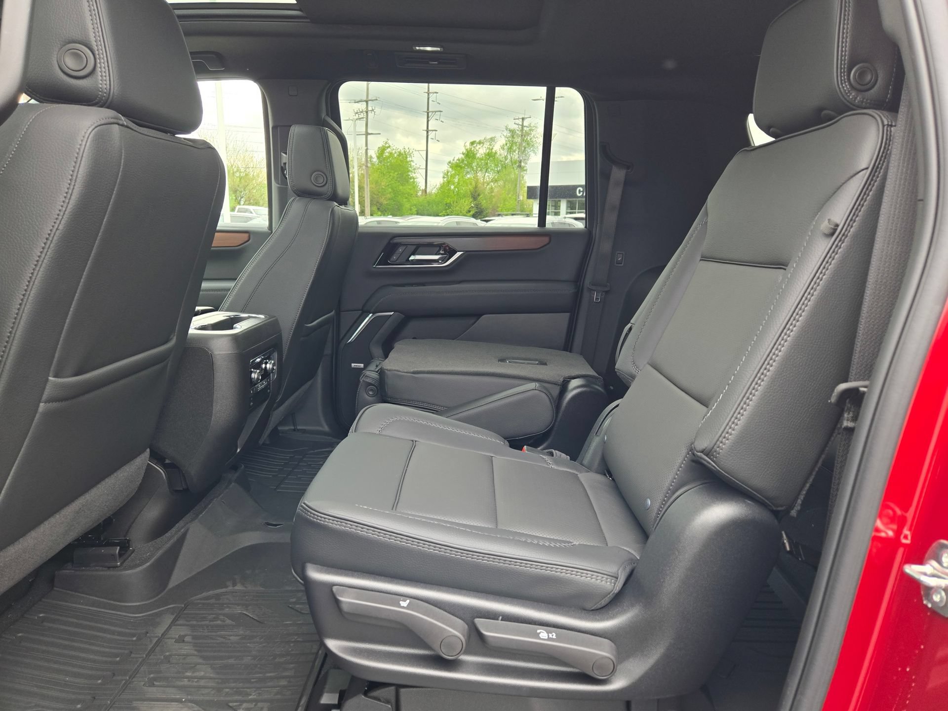 New 2026 GMC Yukon XL Denali w/ Sun & Power Step Package AWD/4WD image 33
