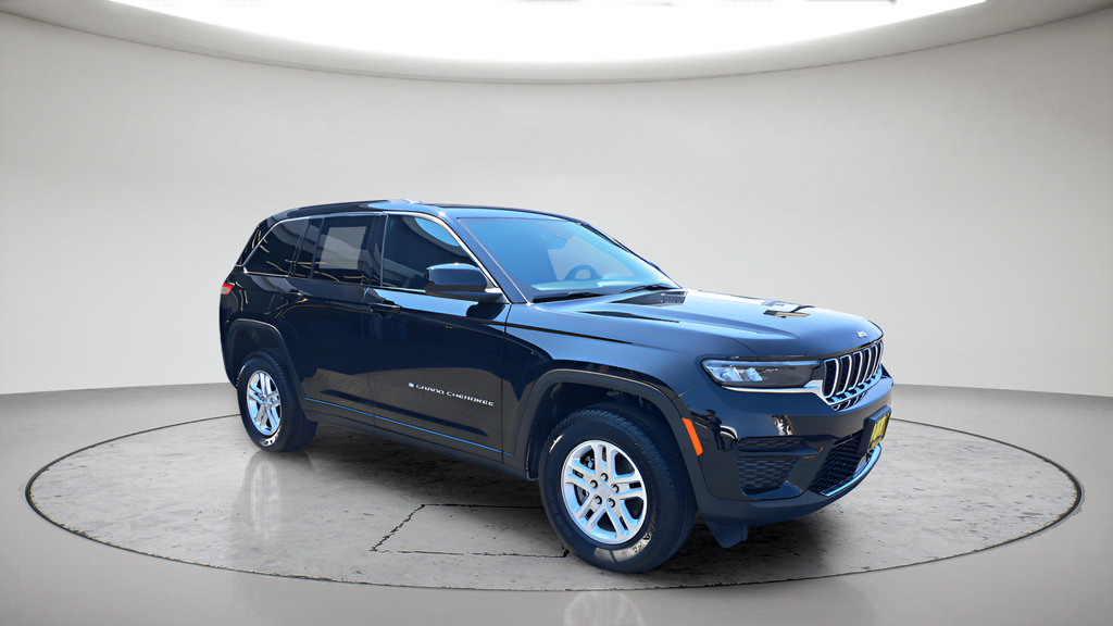 Used 2025 Jeep Grand Cherokee Laredo