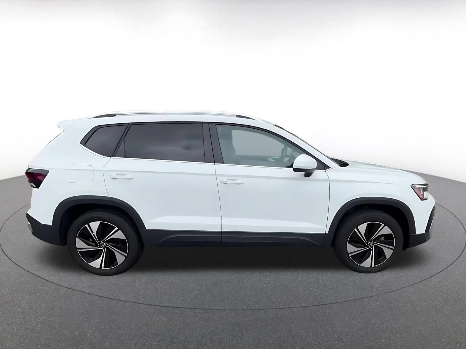 Used 2025 Volkswagen Taos SE AWD/4WD image 15
