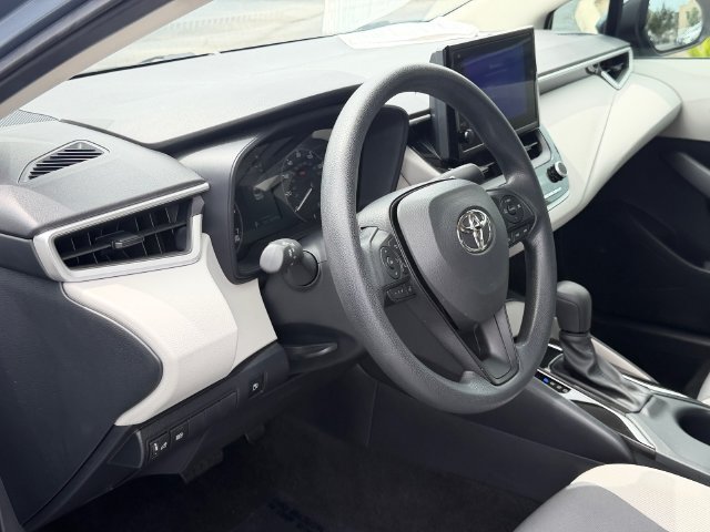 Used 2025 Toyota Corolla LE FWD image 12