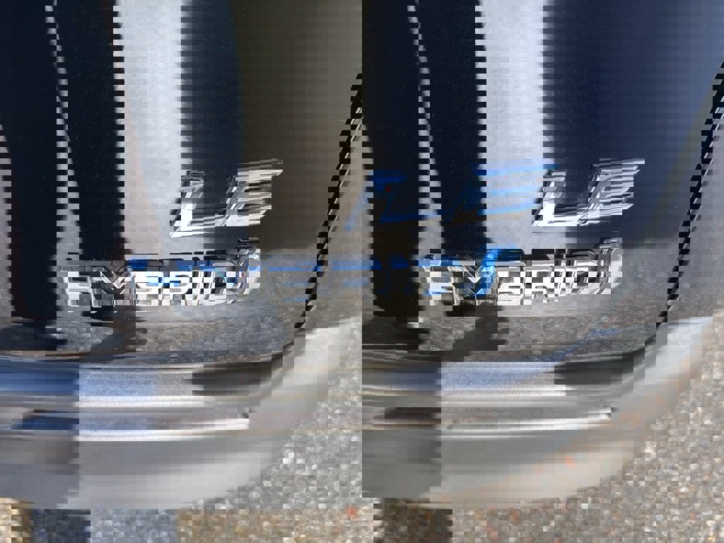 Used 2024 Toyota Sienna LE image 5