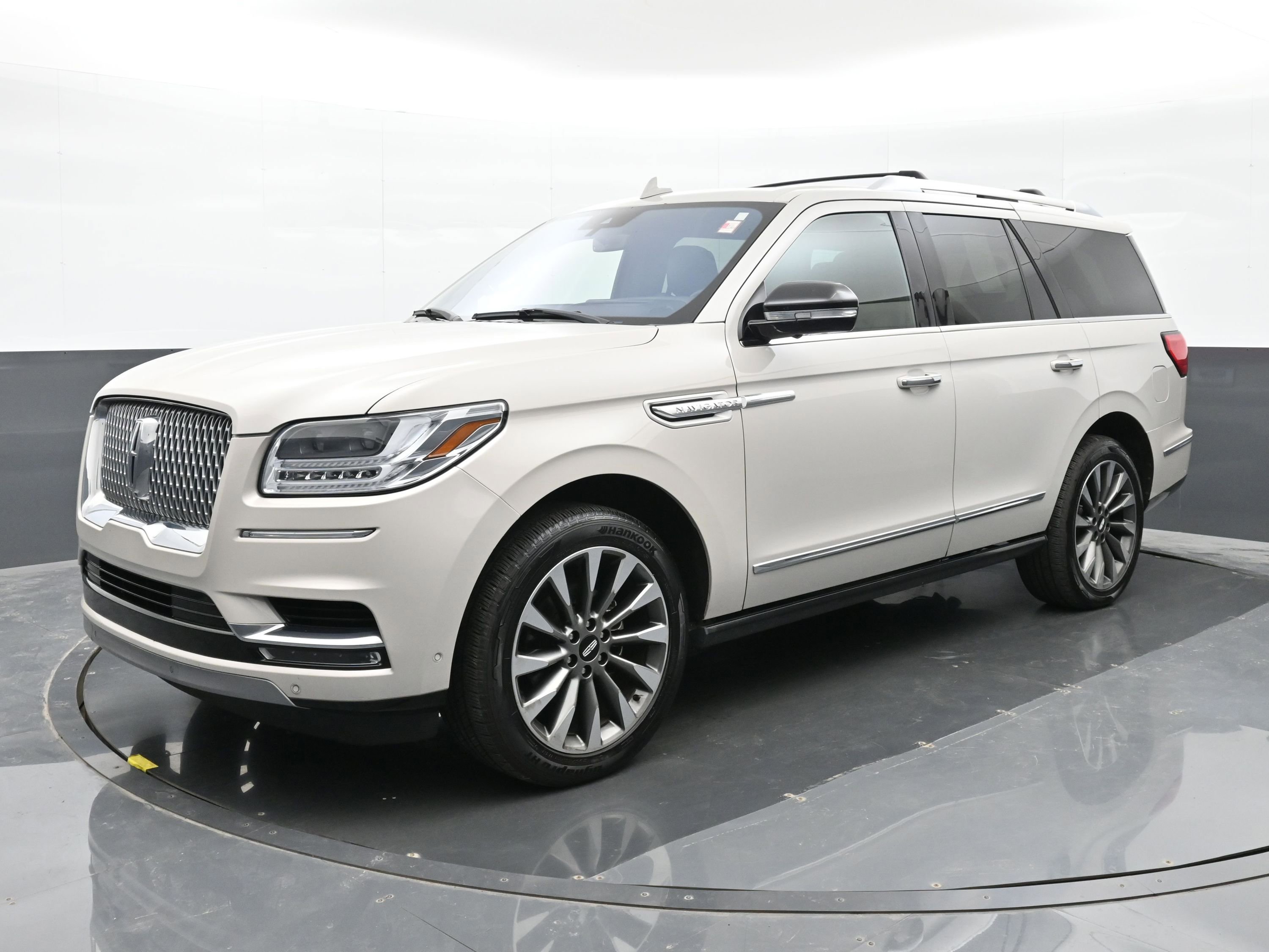Used 2019 Lincoln Navigator Select w/ Technology Package AWD/4WD image 8
