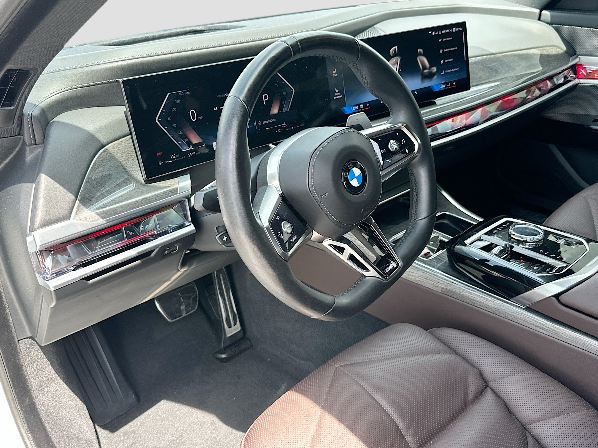 Certified 2025 BMW 740i w/ Premium Package RWD image 9