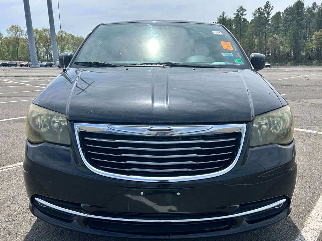 Used 2013 Chrysler Town & Country S FWD image 8