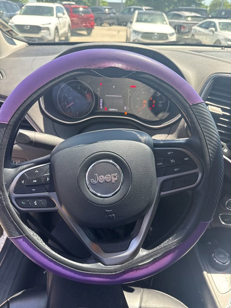 Used 2019 Jeep Cherokee Latitude Plus w/ Comfort/Convenience Group AWD/4WD image 11