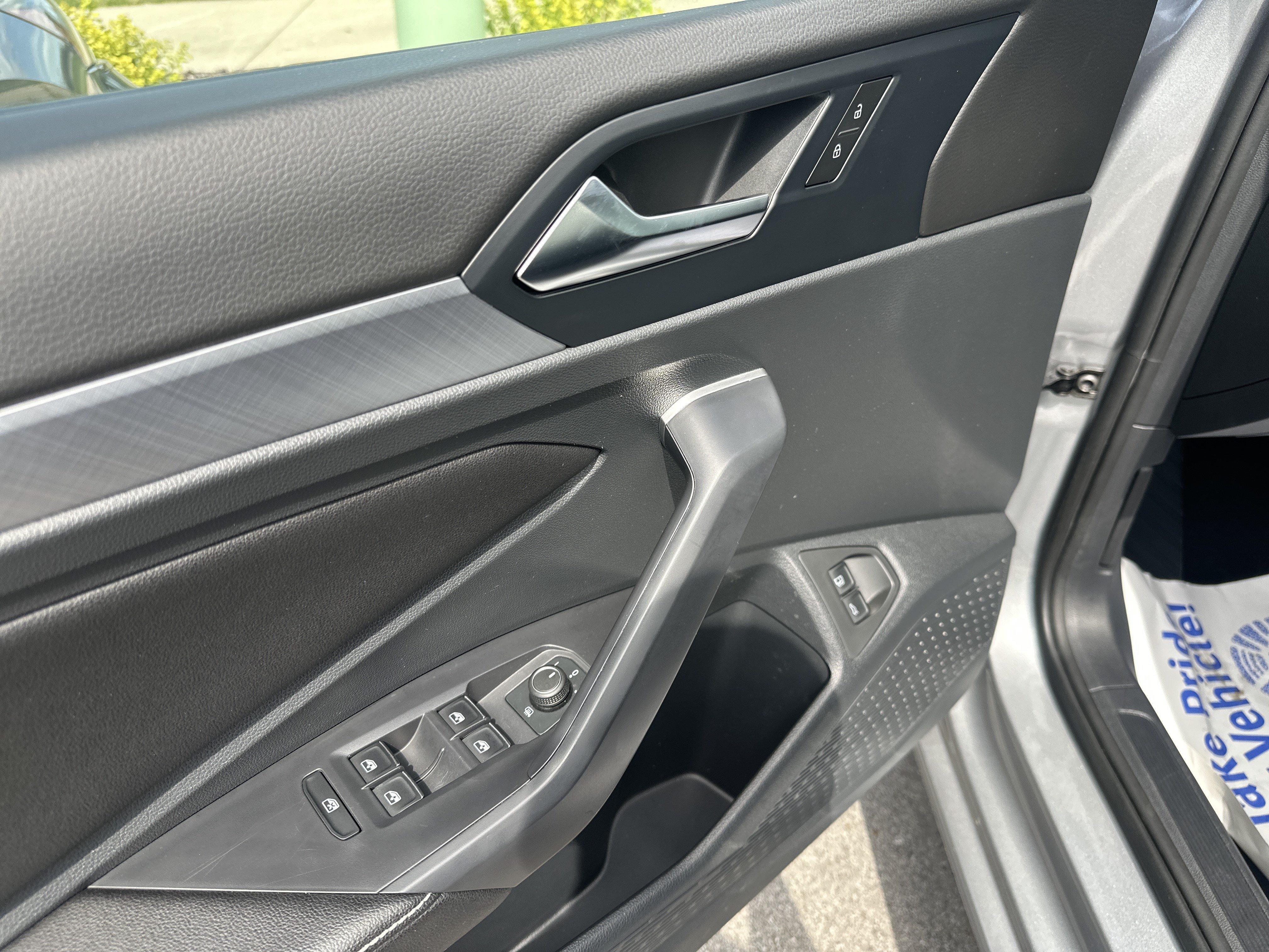 Used 2024 Volkswagen Jetta SE FWD image 11