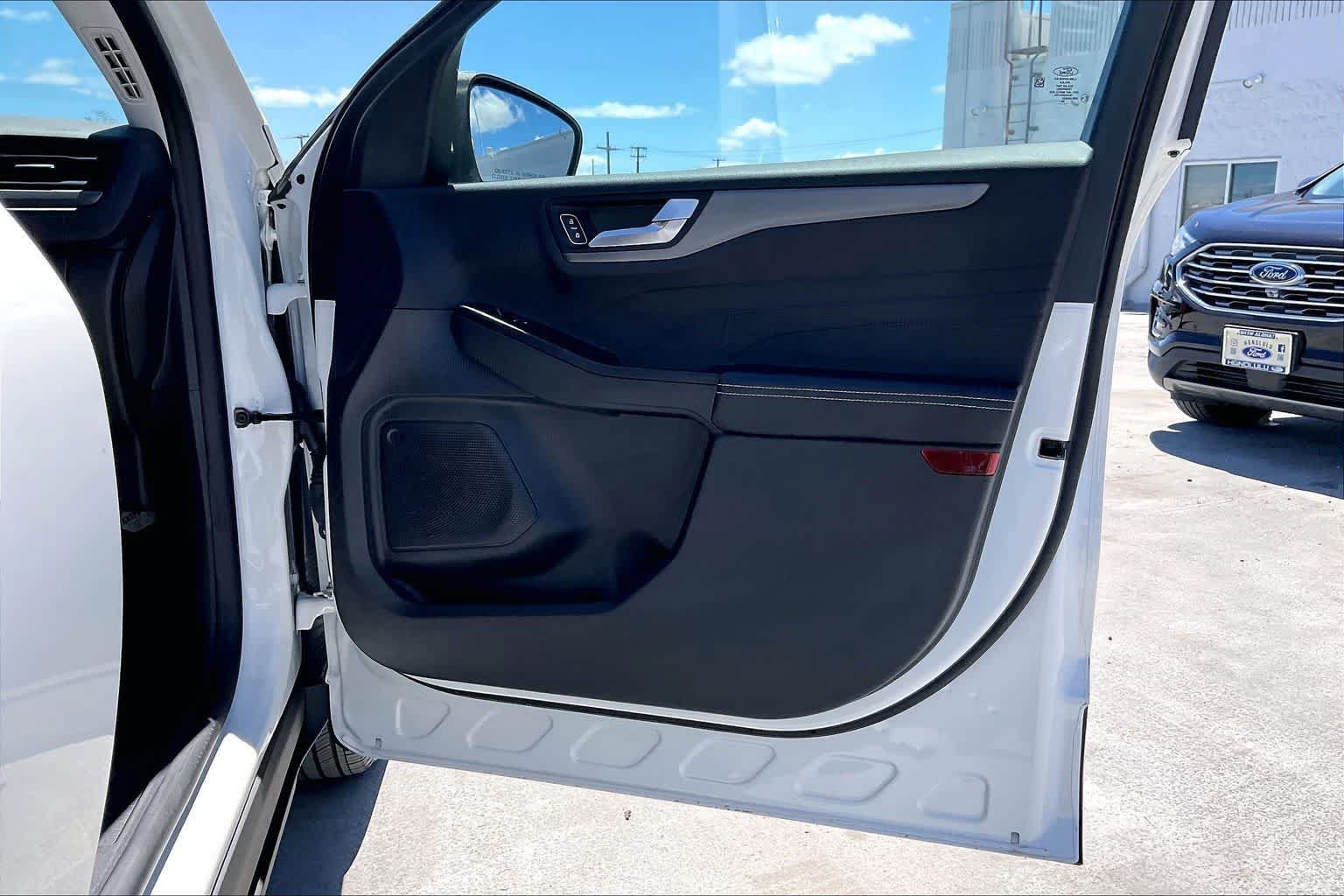 Used 2025 Ford Escape SE FWD image 28