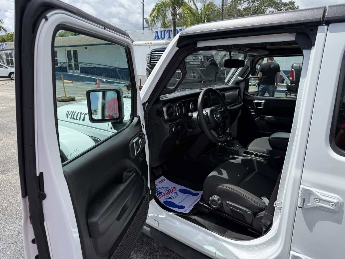 Used 2023 Jeep Gladiator Sport AWD/4WD image 10