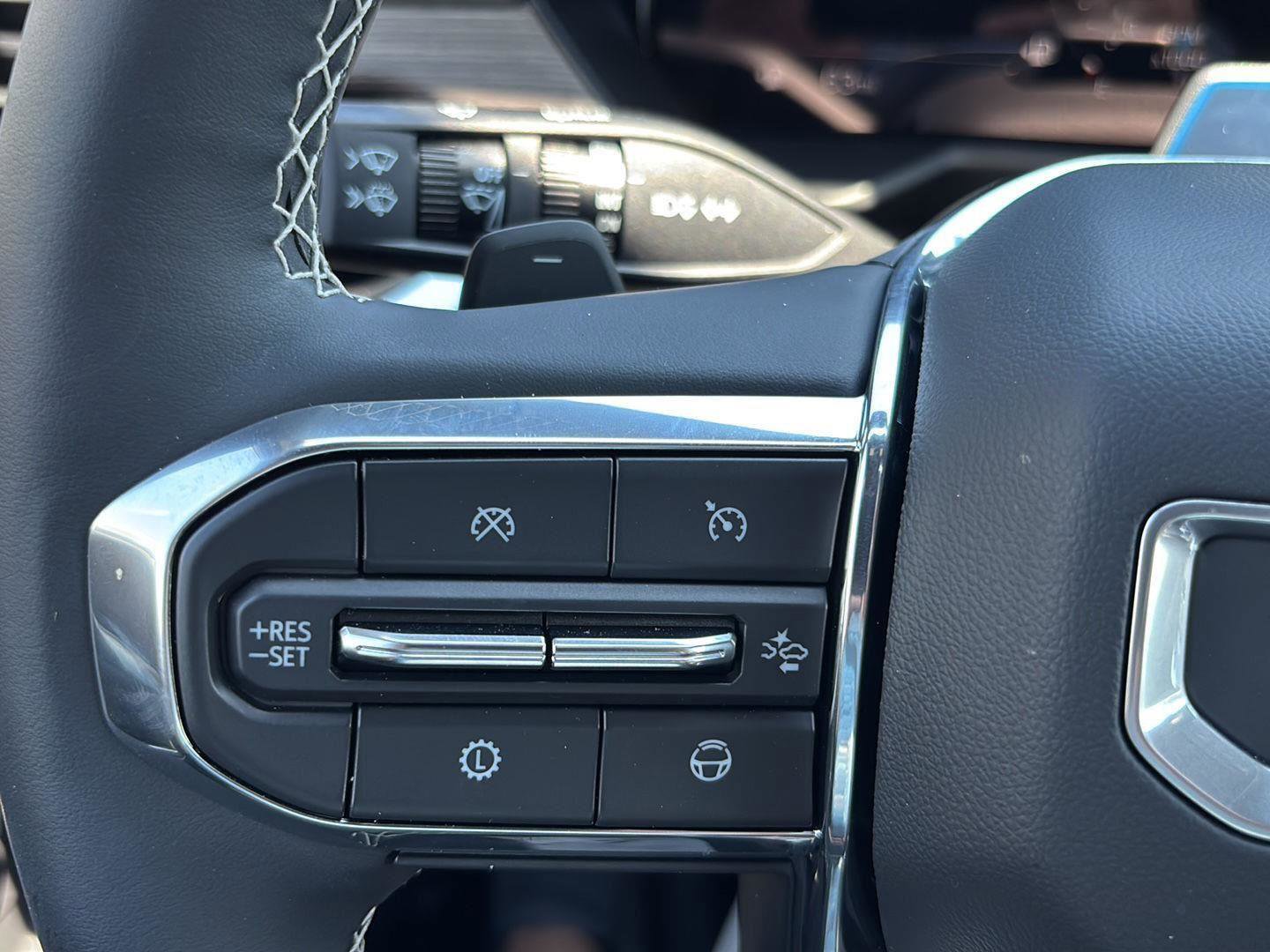 New 2025 GMC Acadia Denali w/ Super Cruise Package image 31