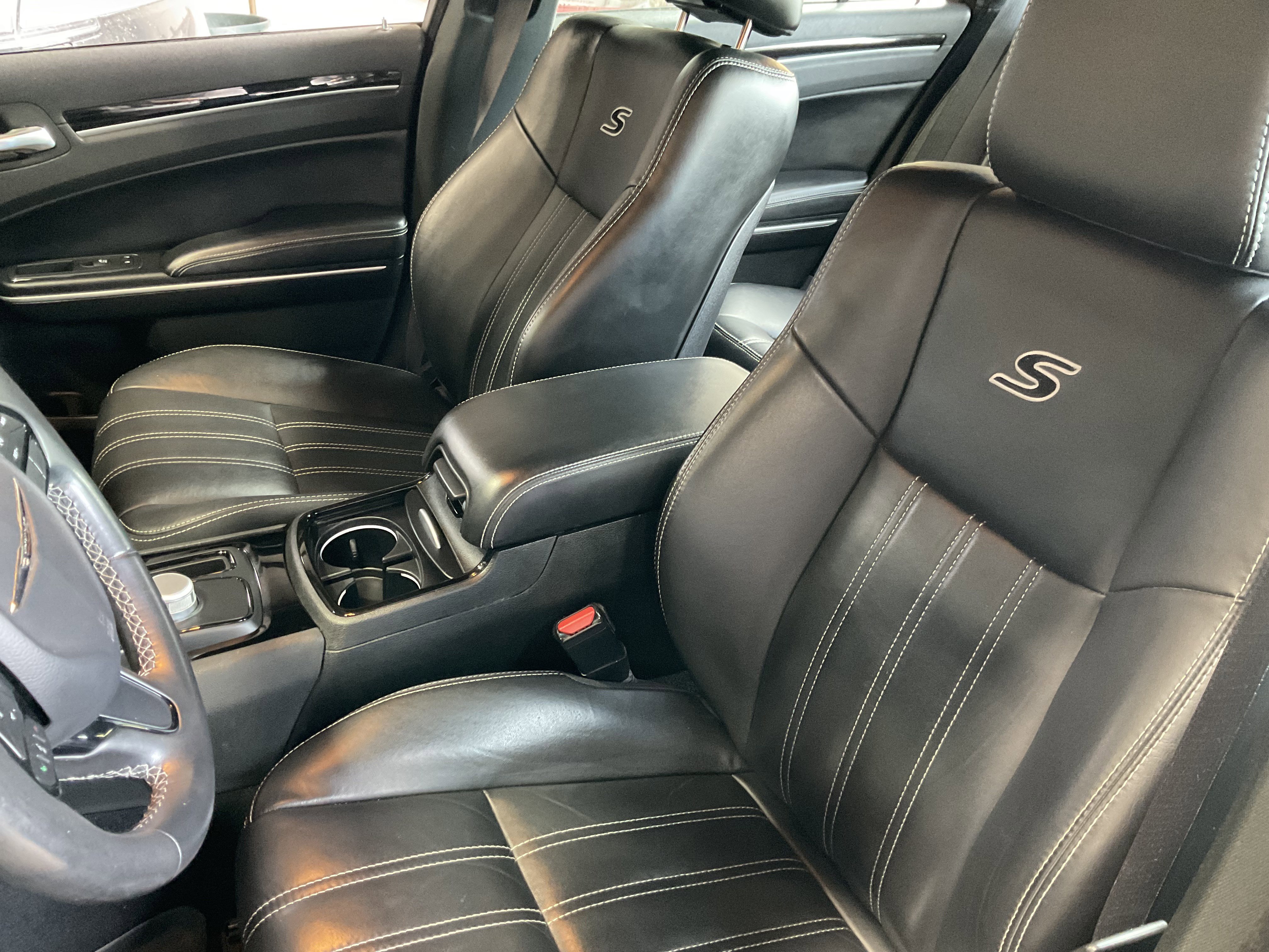 Used 2019 Chrysler 300 S AWD/4WD image 26