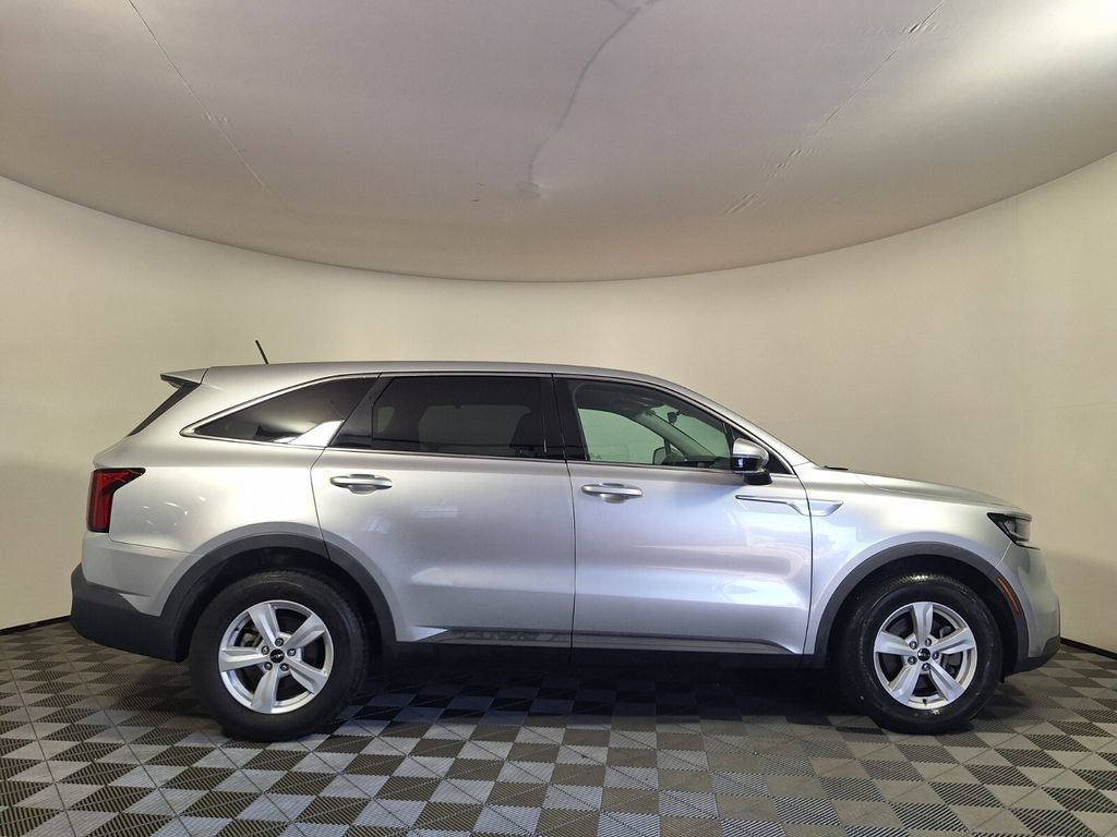 Used 2022 Kia Sorento LX FWD image 4