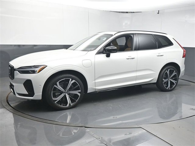 Used 2025 Volvo XC60 T8 Ultra w/ Protection Package Premier image 4