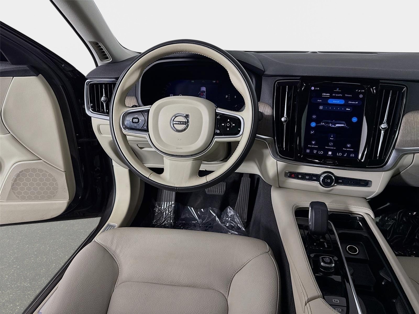 Used 2023 Volvo S90 B6 Plus AWD/4WD image 25