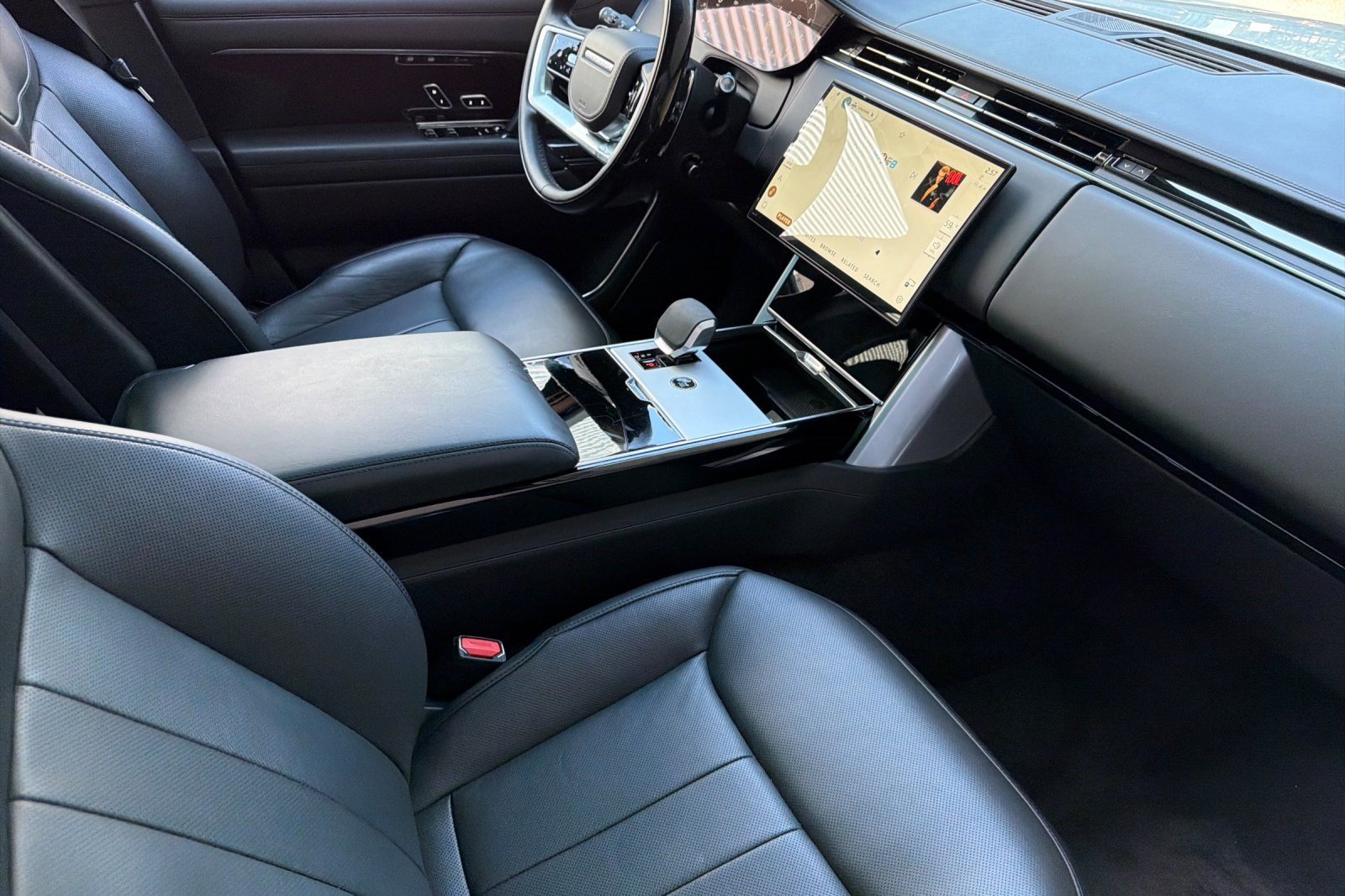 Certified 2025 Land Rover Range Rover Autobiography AWD/4WD image 34