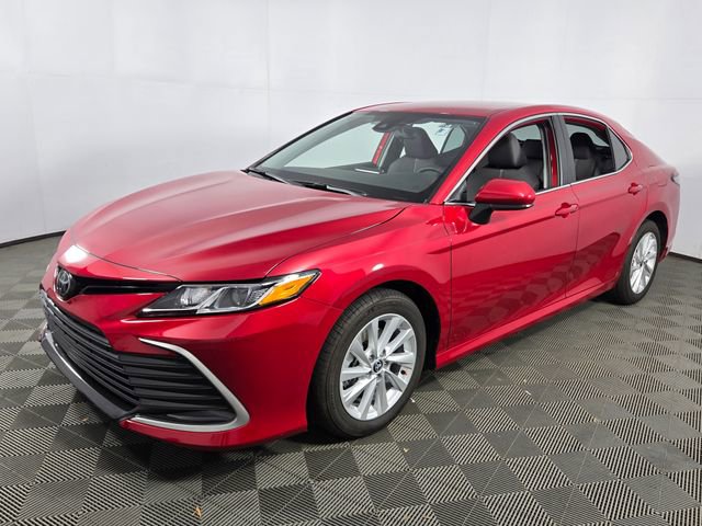 Used 2023 Toyota Camry LE image 3