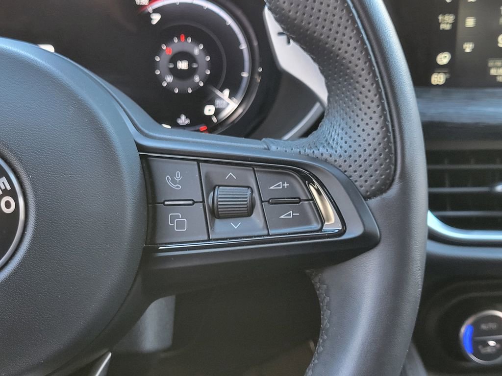 Used 2024 Alfa Romeo Stelvio Sprint image 6