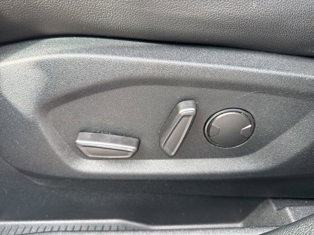 Used 2020 Ford Edge ST image 12