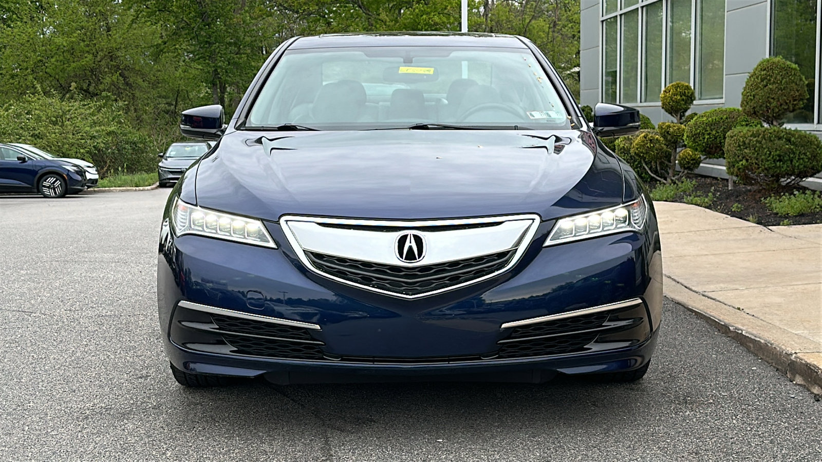 Used 2017 Acura TLX FWD image 3
