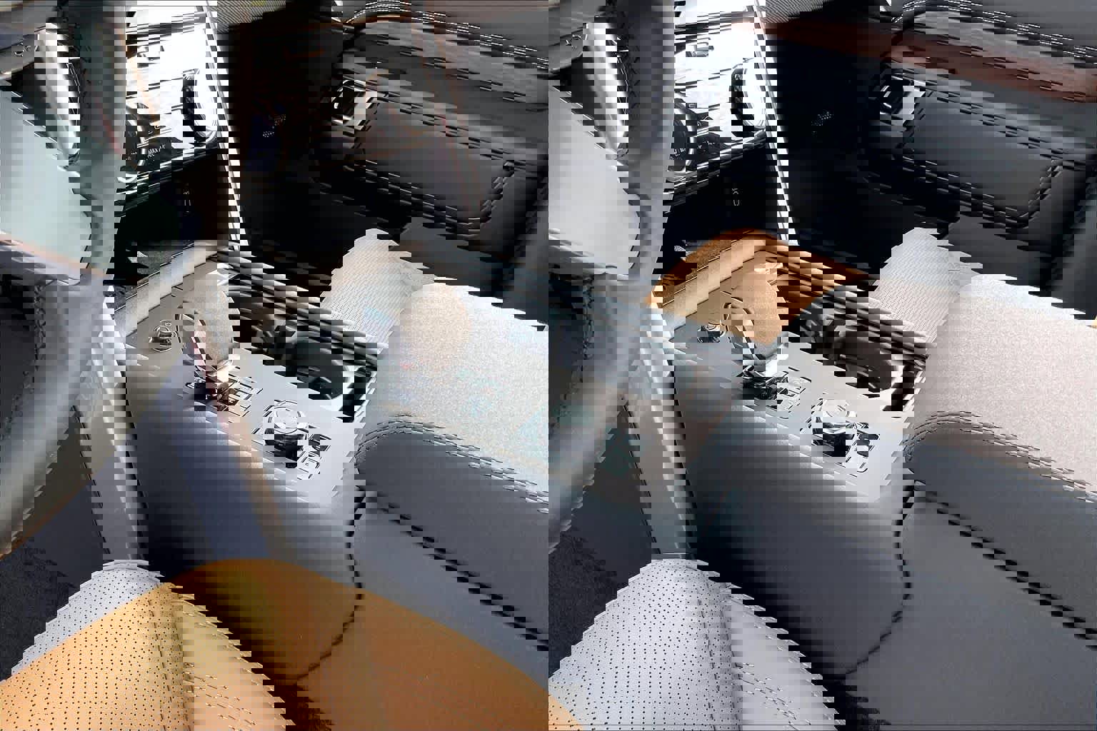 New 2026 Land Rover Discovery Dynamic SE image 10