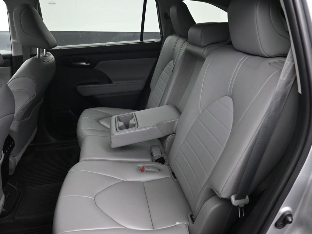 Used 2023 Toyota Highlander XLE image 29