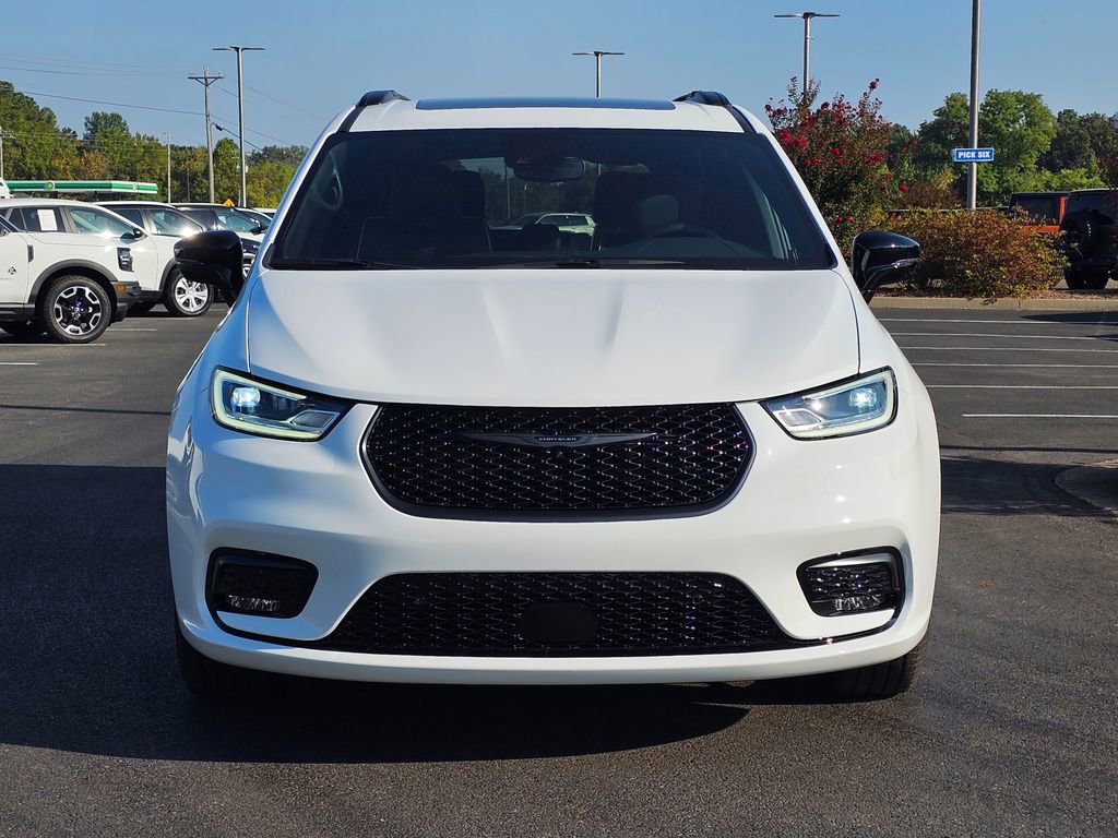 New 2026 Chrysler Pacifica Limited image 3