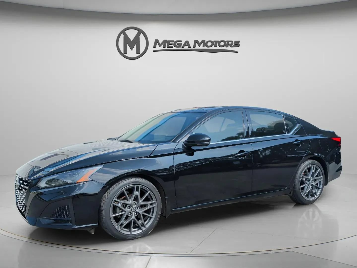 Used 2023 Nissan Altima 2.0 SR FWD image 2