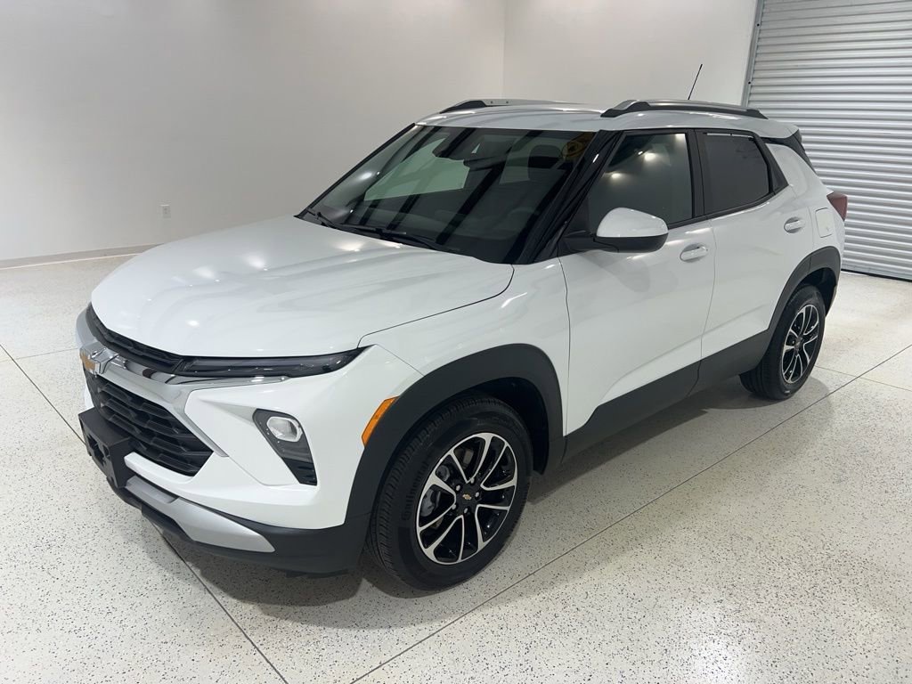 Used 2025 Chevrolet TrailBlazer LT w/ Driver Confidence Package FWD image 1