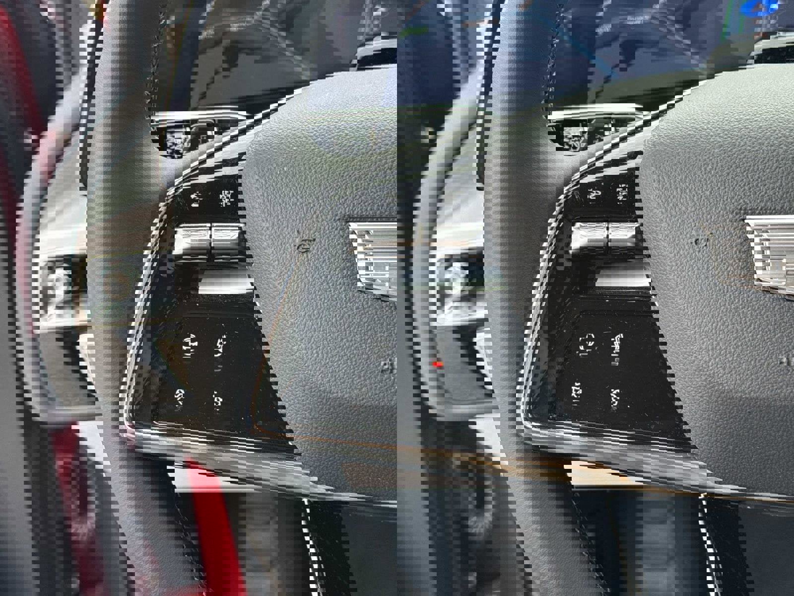 New 2025 Cadillac Lyriq Sport image 30