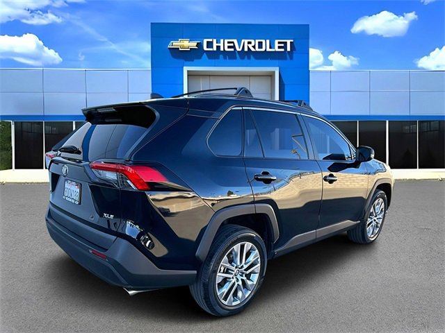 Used 2022 Toyota RAV4 XLE Premium image 3