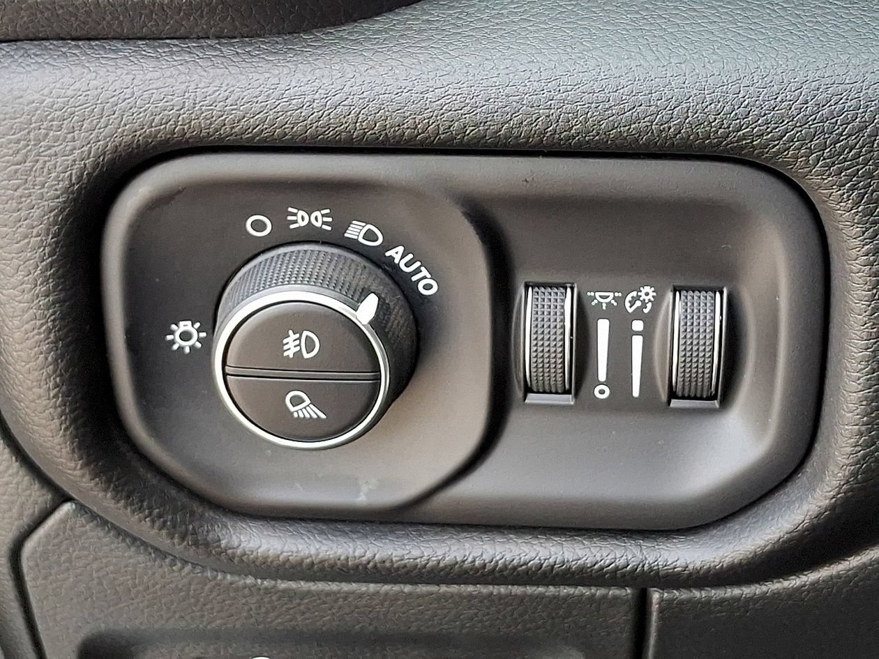 Used 2023 RAM 1500 Laramie AWD/4WD image 23