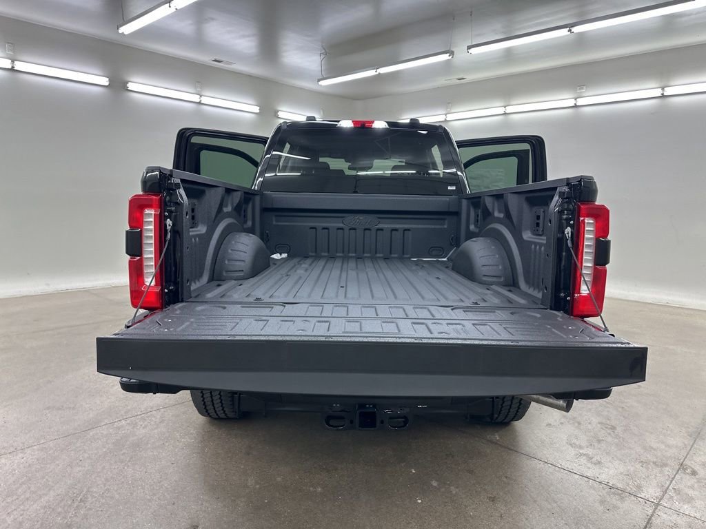 New 2026 Ford F250 Lariat w/ Black Appearance Package image 24
