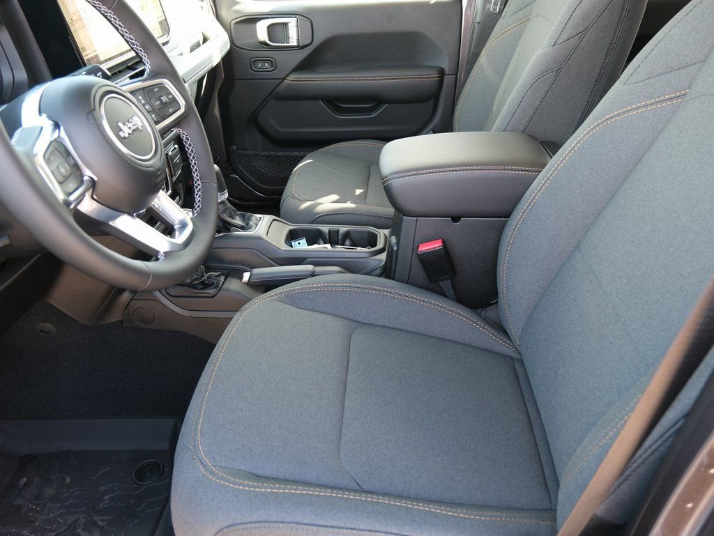 New 2025 Jeep Wrangler Unlimited Sahara AWD/4WD image 5