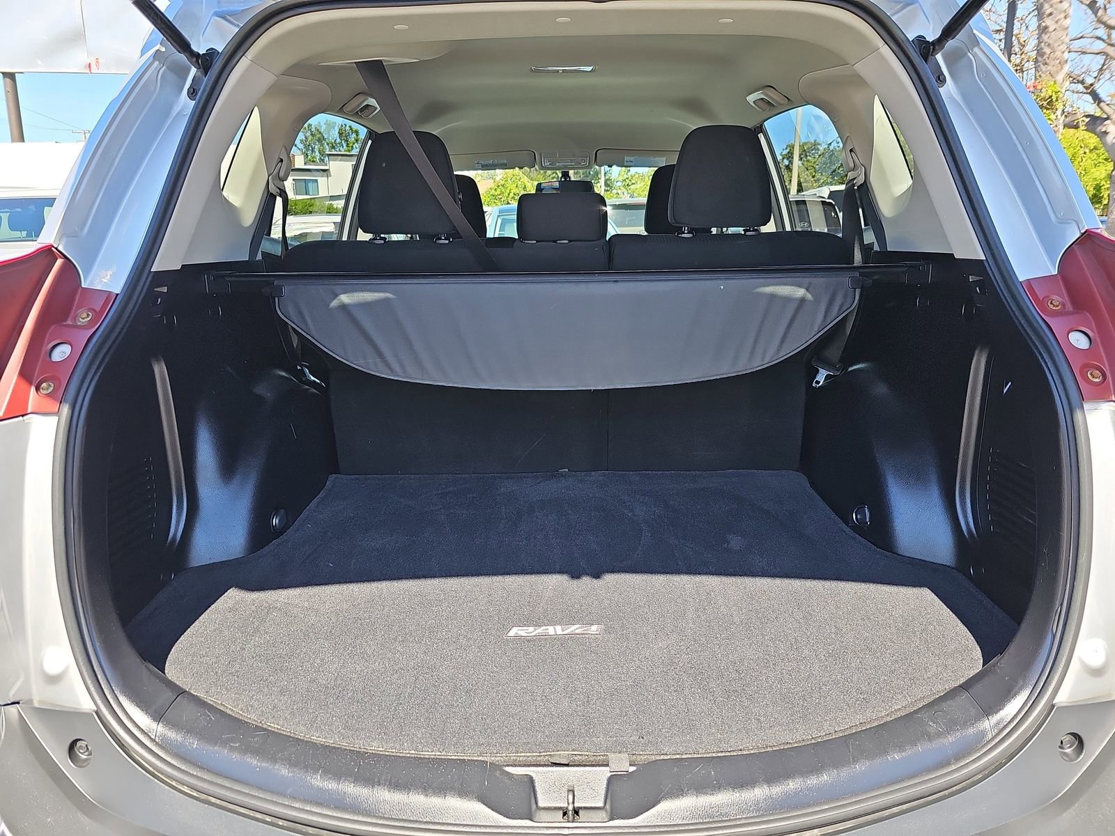 Used 2015 Toyota RAV4 LE image 12