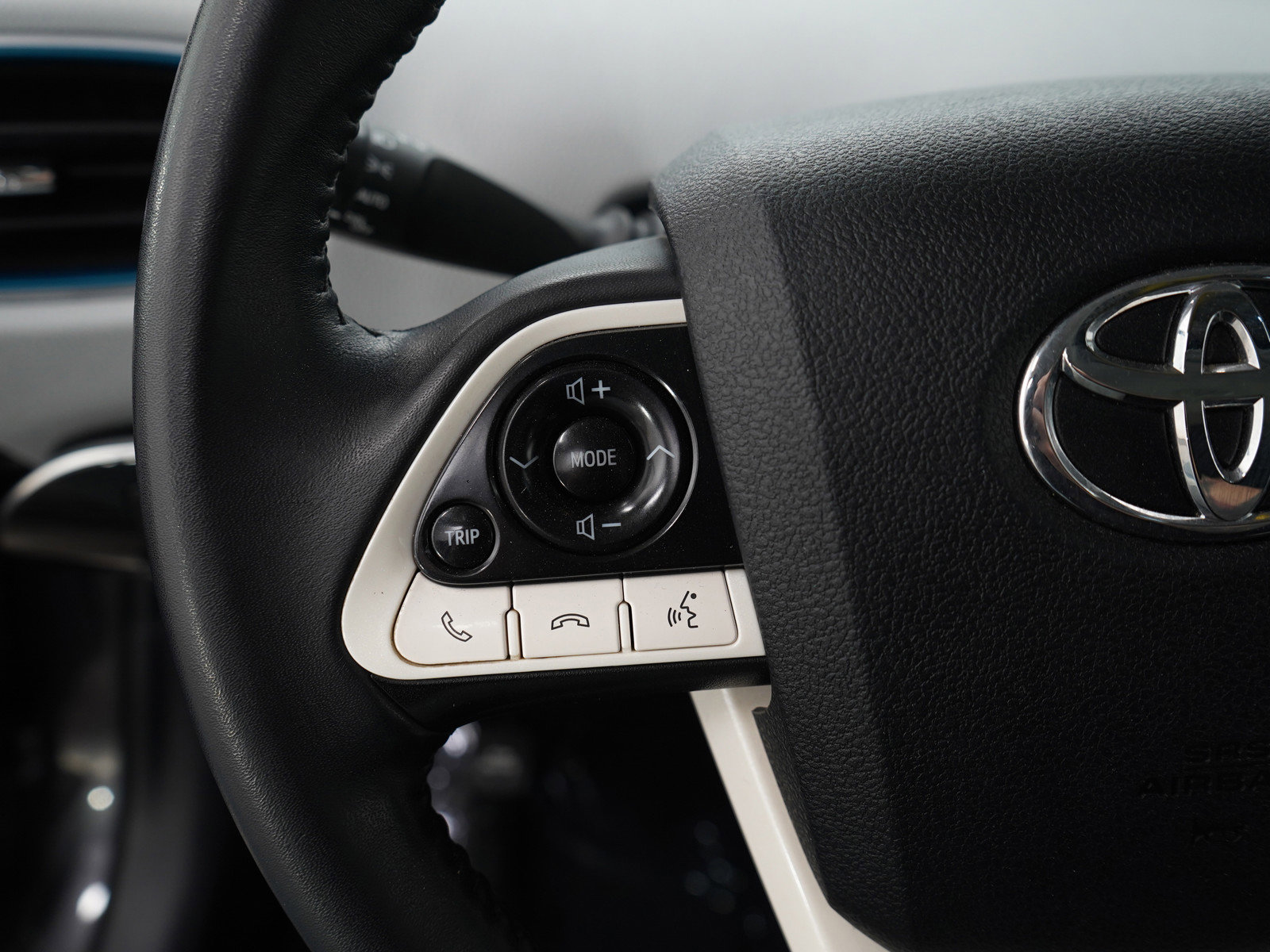 Used 2018 Toyota Prius Four w/ Advanced Technology Package FWD image 25