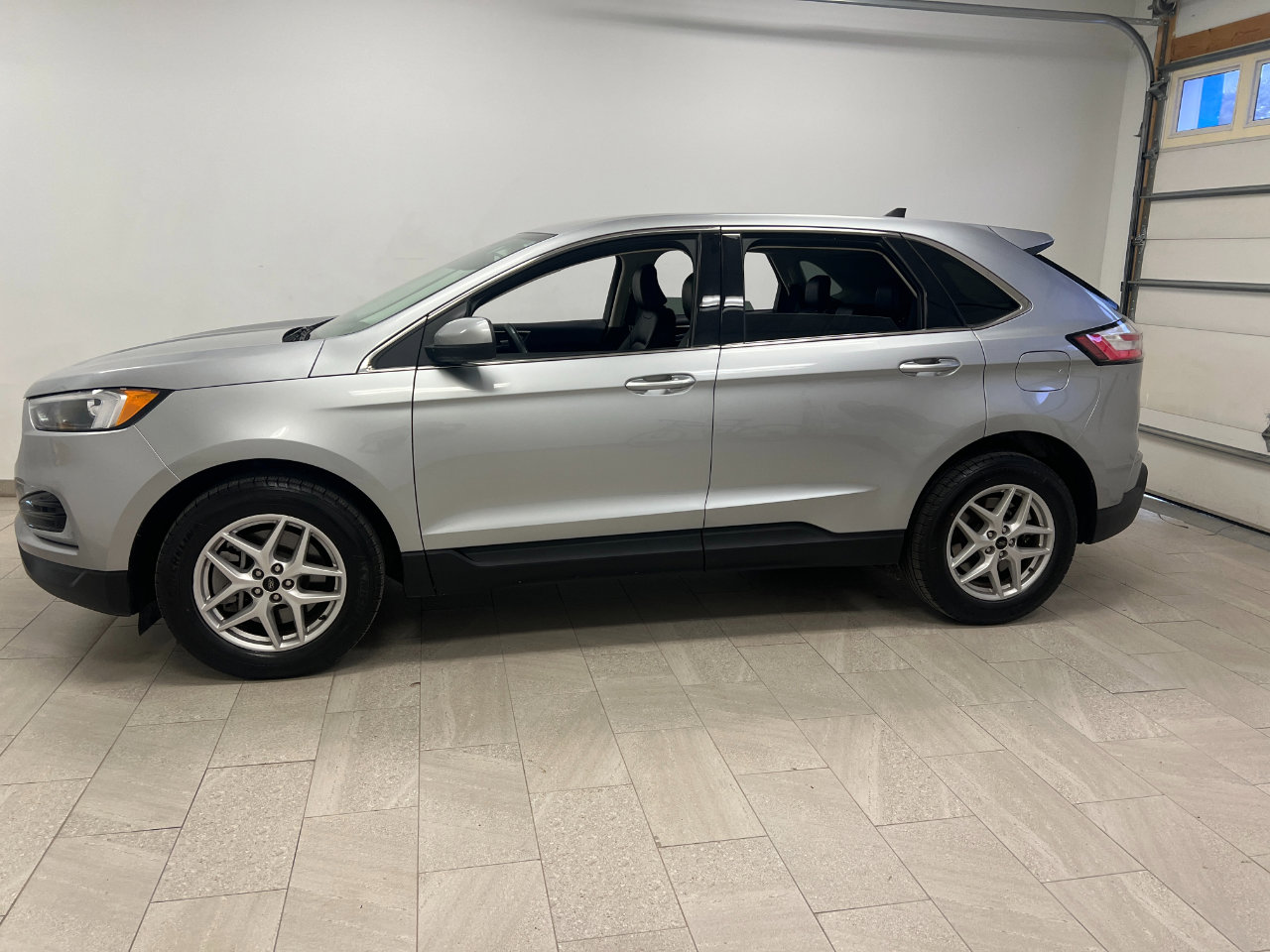 Used 2024 Ford Edge SEL image 5