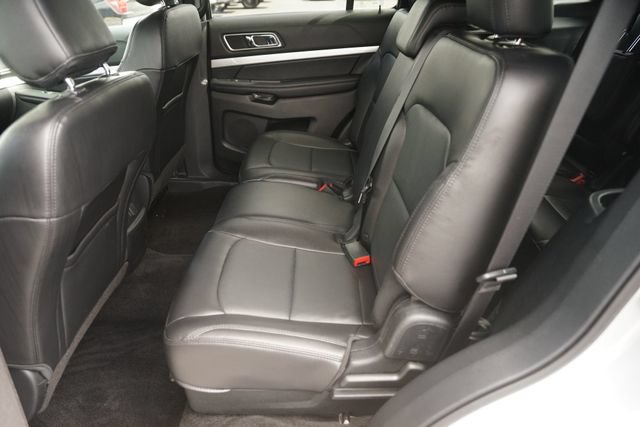 Used 2017 Ford Explorer XLT w/ Equipment Group 202A FWD image 12