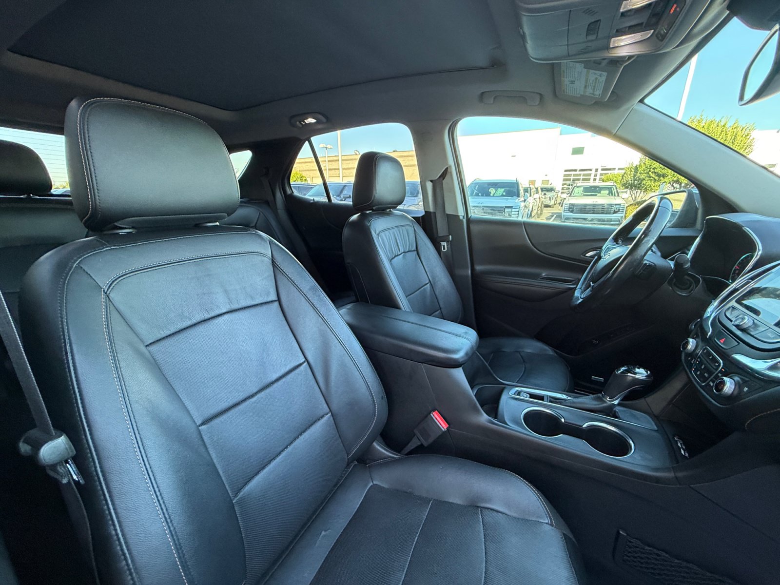 Used 2018 Chevrolet Equinox Premier FWD image 19