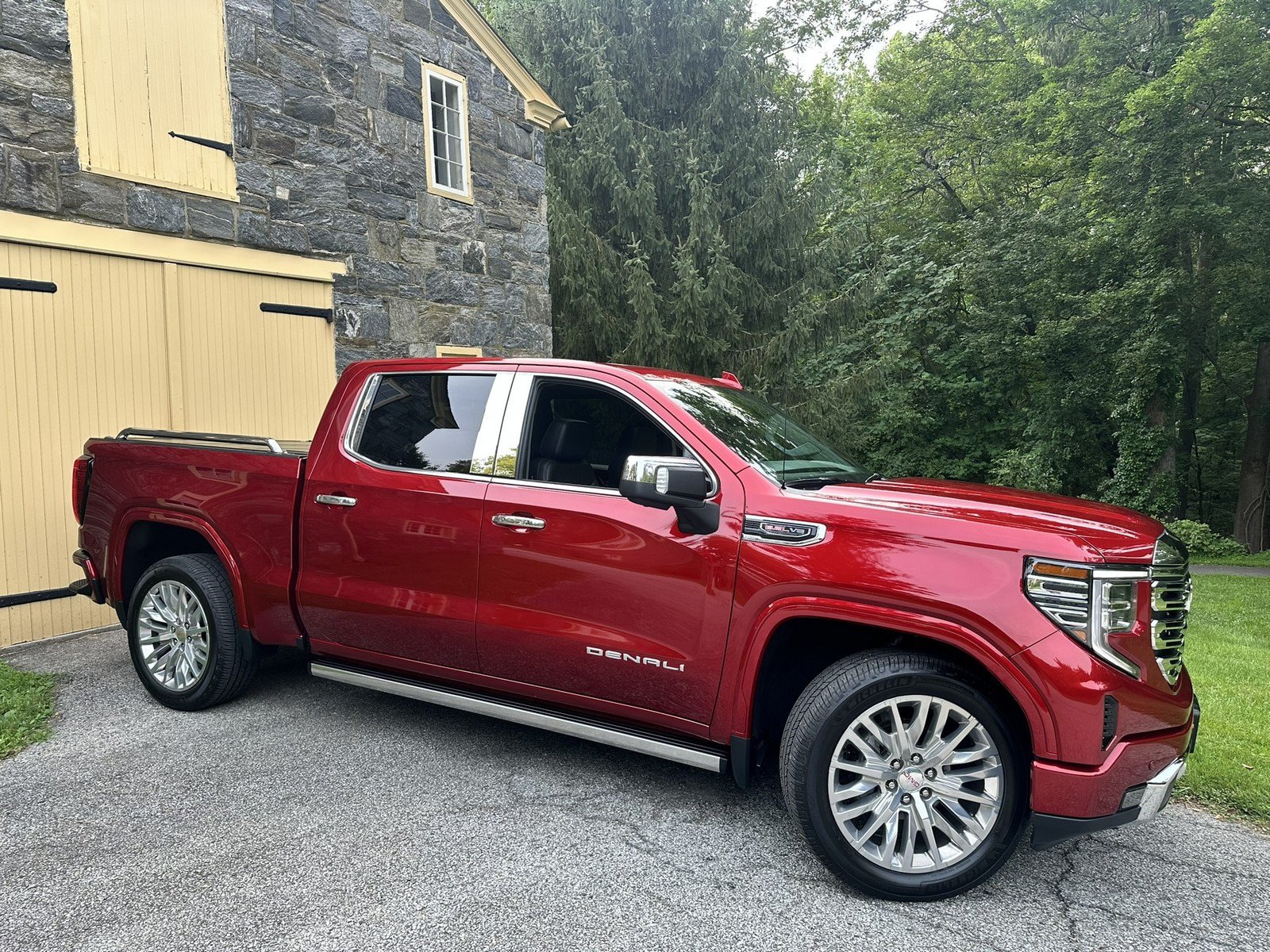 Used 2022 GMC Sierra 1500 Denali w/ Denali Reserve Package AWD/4WD image 1