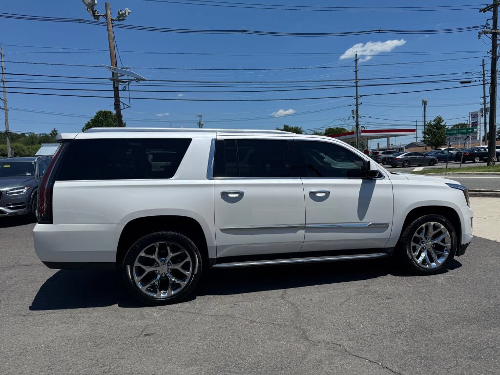 Used 2016 Cadillac Escalade ESV Luxury AWD/4WD image 8