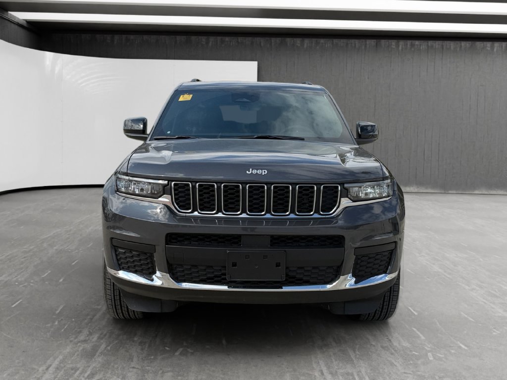 Used 2025 Jeep Grand Cherokee L Laredo RWD image 8