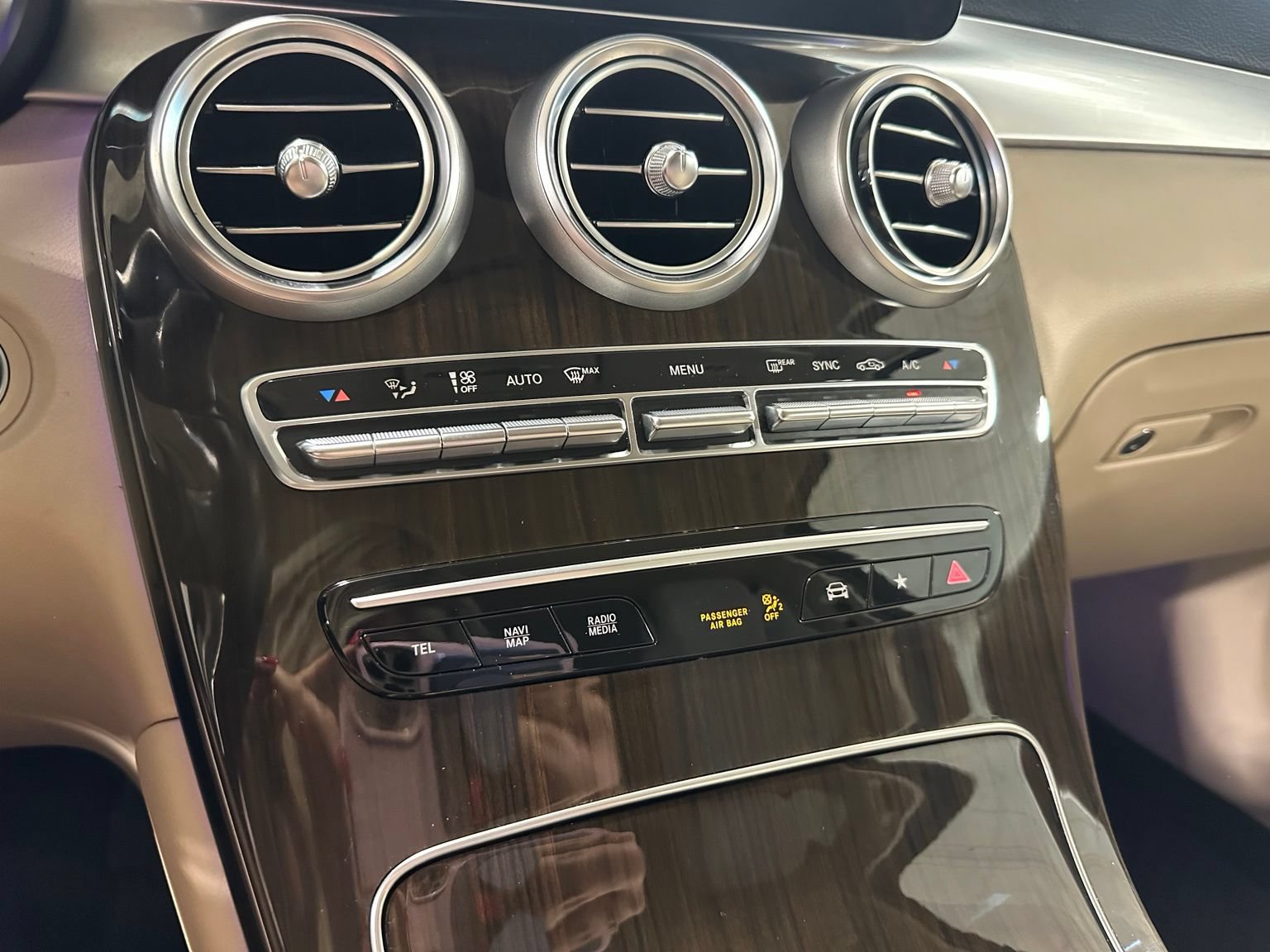 Used 2022 Mercedes-Benz GLC 300 image 27