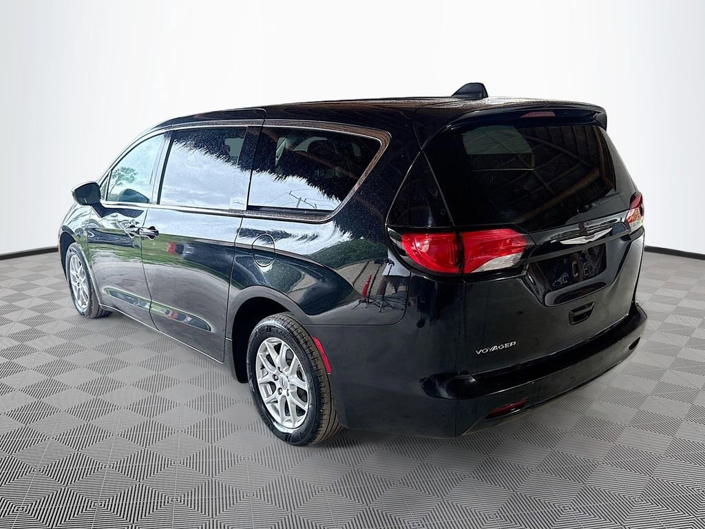 Used 2023 Chrysler Voyager LX FWD image 8