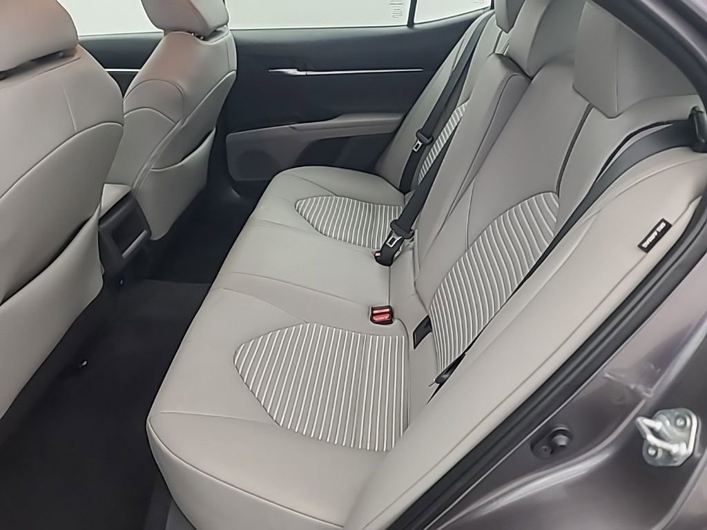Used 2023 Toyota Camry SE image 19