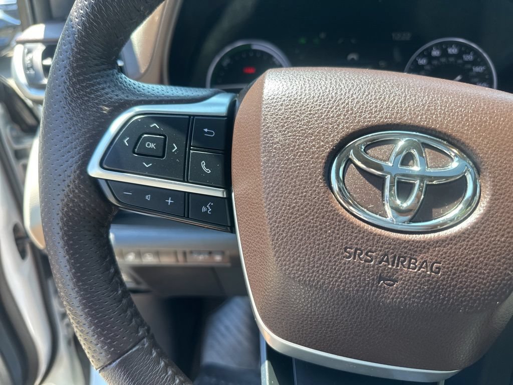 Used 2023 Toyota Sienna Platinum AWD/4WD image 39