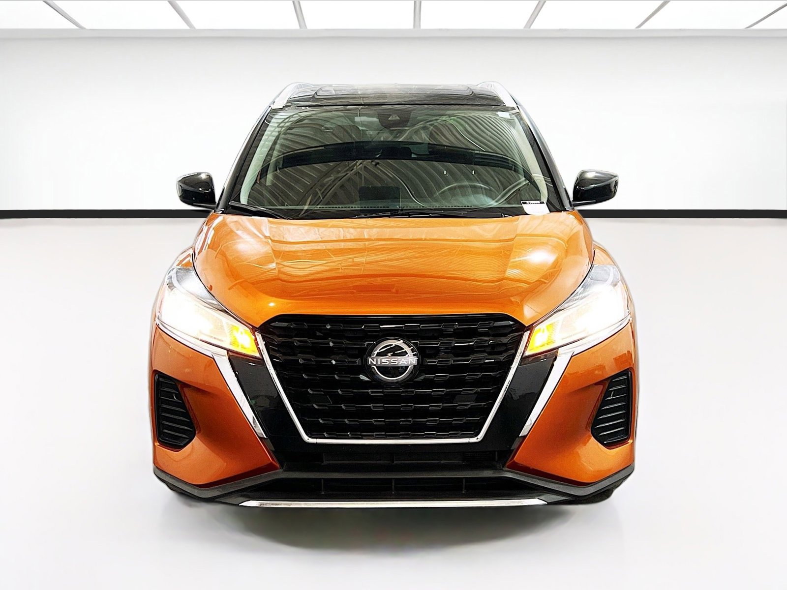 Used 2023 Nissan Kicks SV FWD image 2