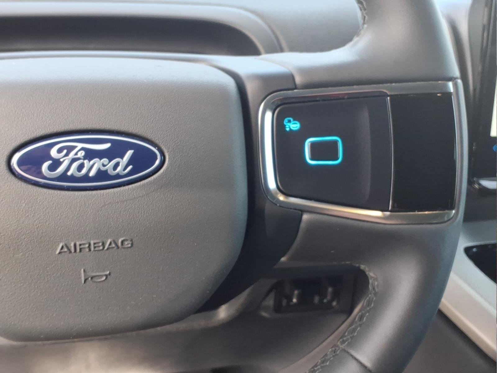Used 2025 Ford Expedition Active image 24