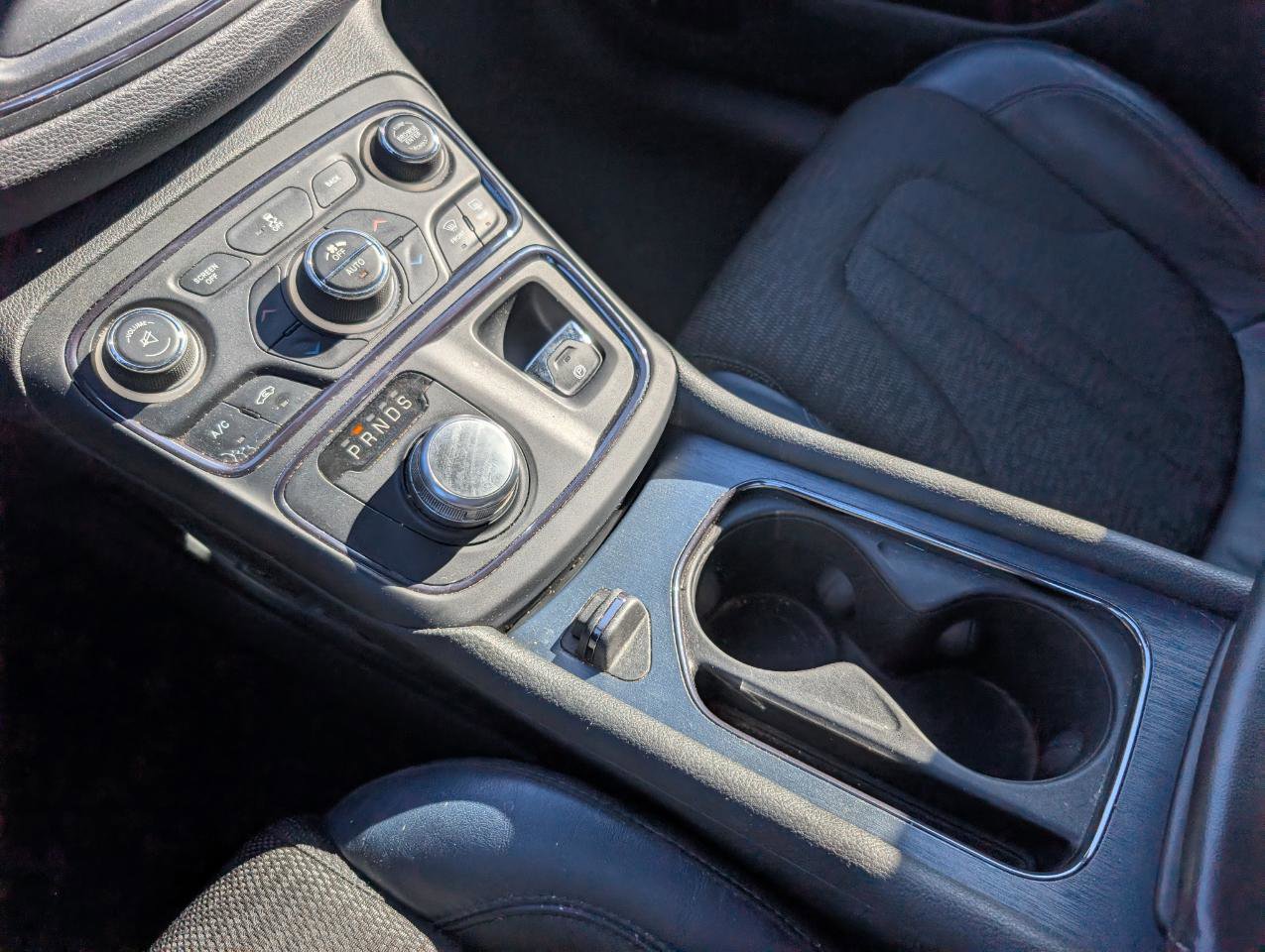 Used 2015 Chrysler 200 S w/ Navigation & Sound Group I image 31