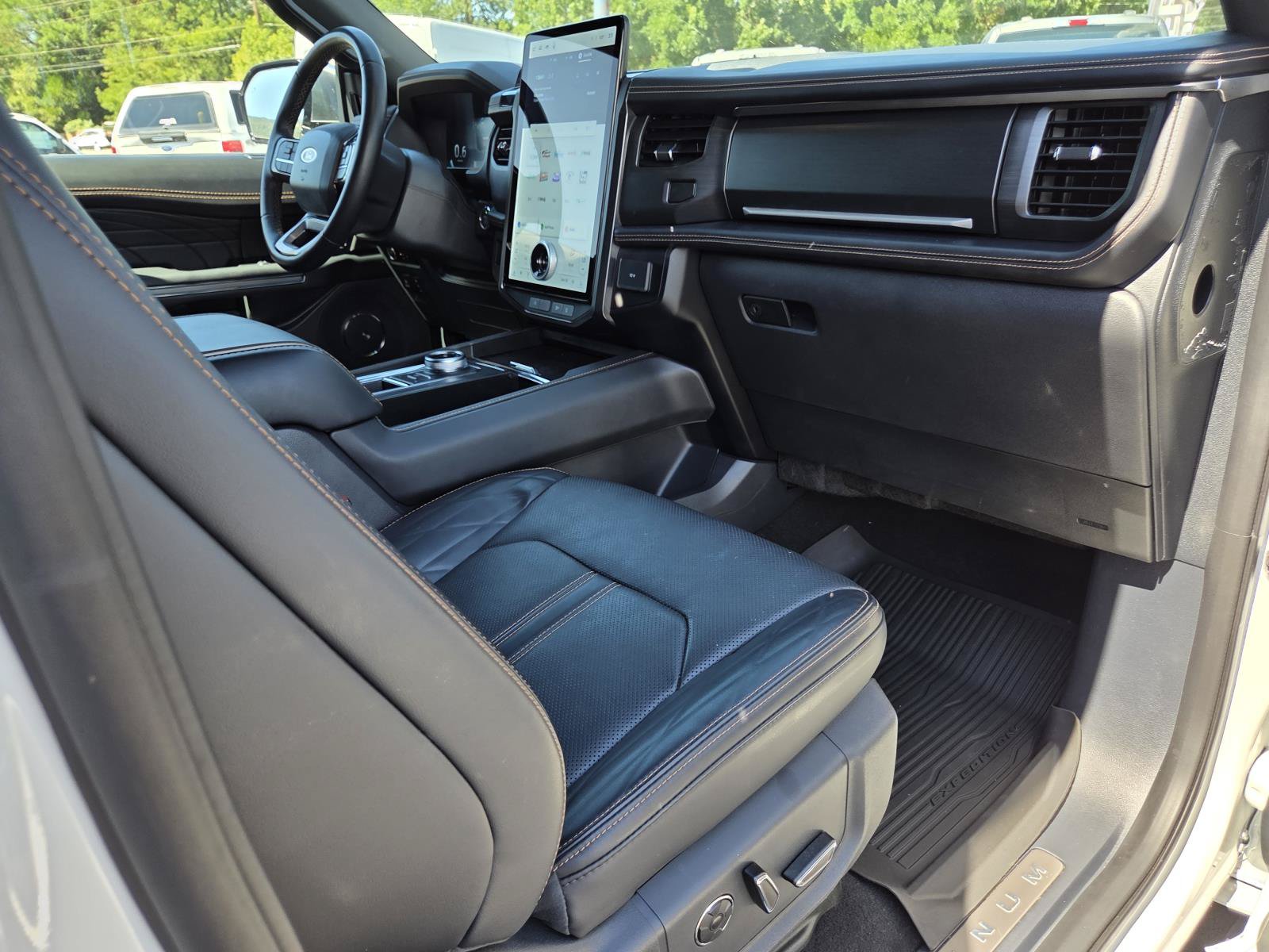 Certified 2024 Ford Expedition Platinum RWD image 21
