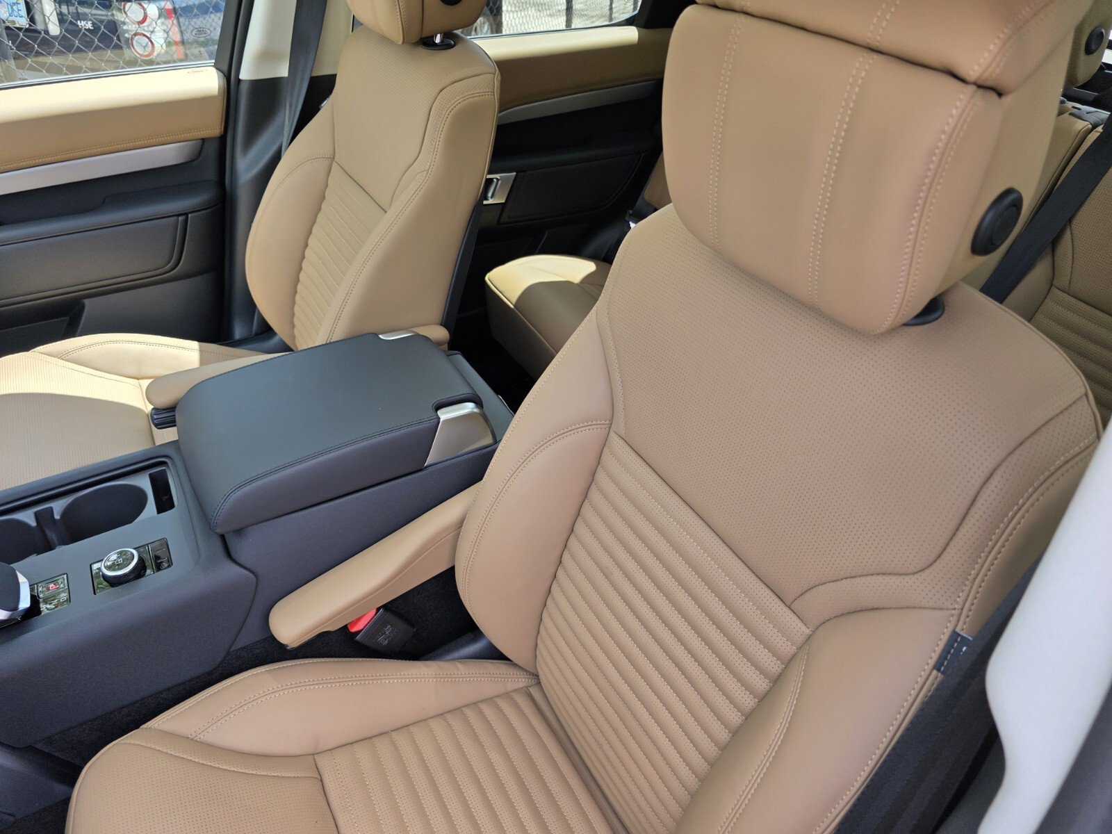 New 2026 Land Rover Discovery Limited Edition AWD/4WD image 12