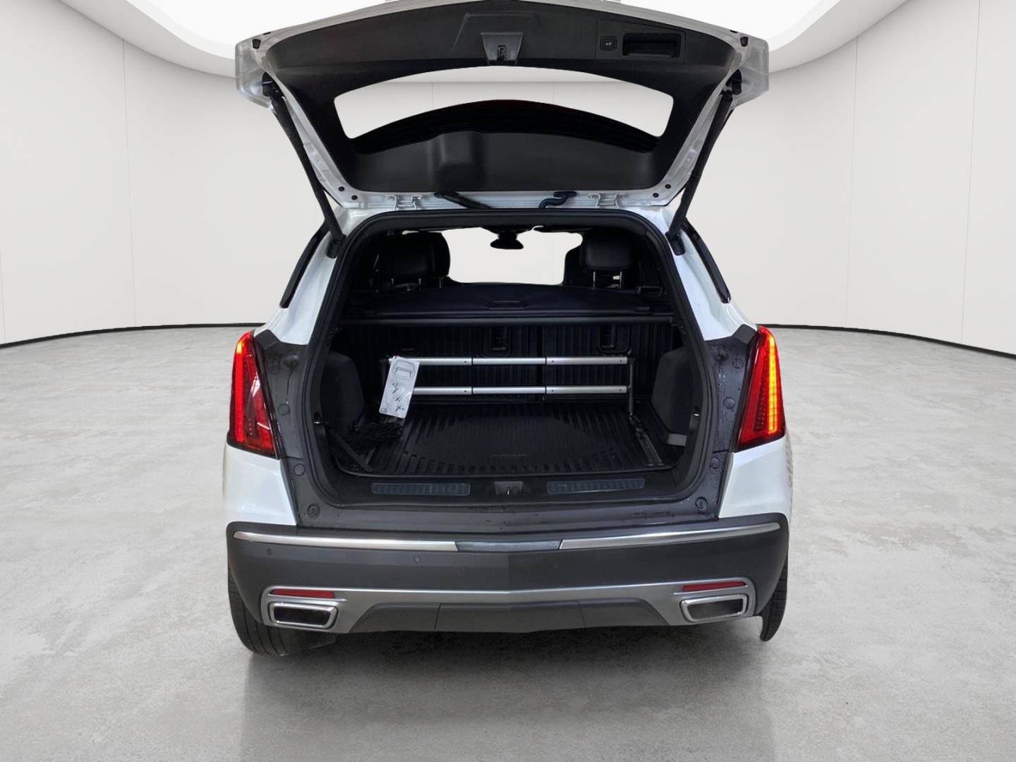 Certified 2022 Cadillac XT5 Premium Luxury w/ LPO, Floor Liner Package AWD/4WD image 8